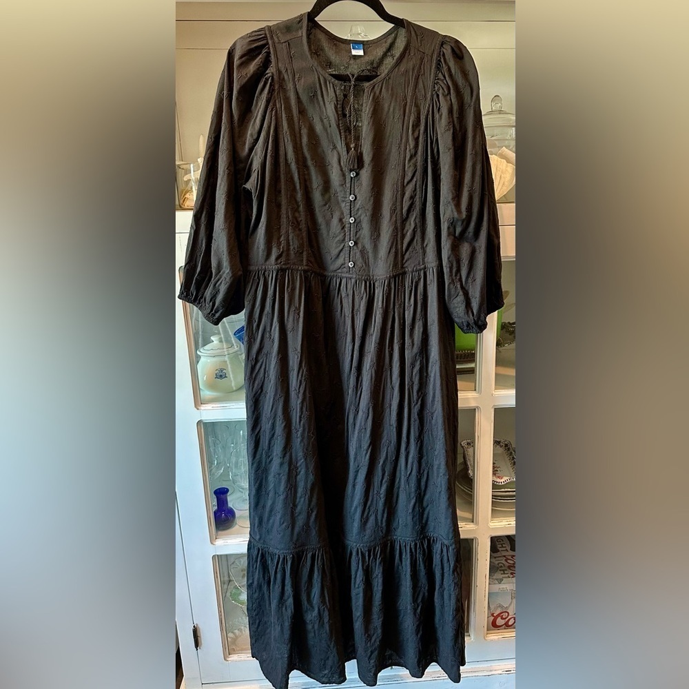 Old Navy L Black‎ Embroidered Maxi with Pockets